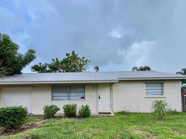 1860 SE Madison Street, Stuart, FL 34997