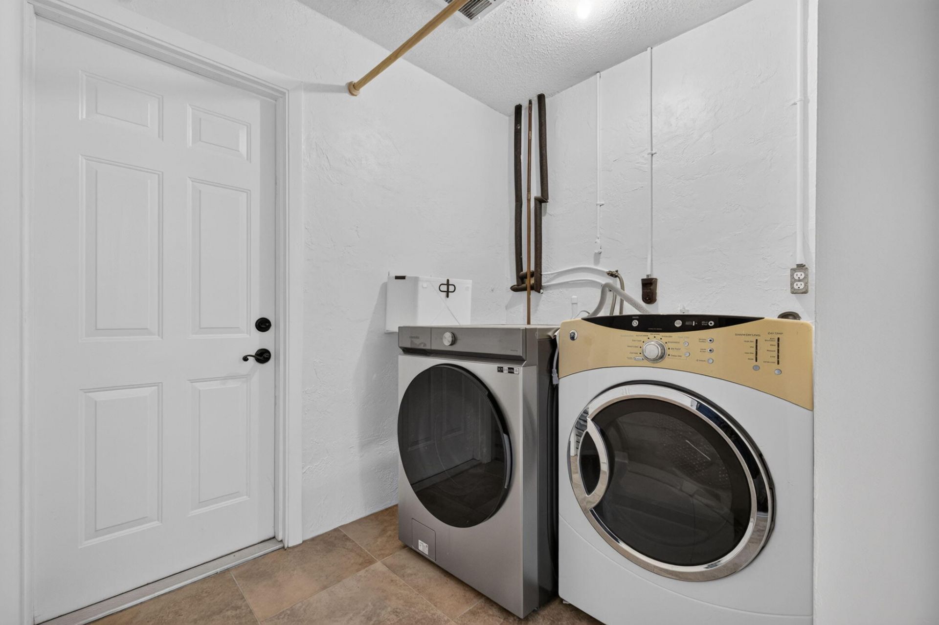 1860 SE Madison Street, Stuart, FL 34997 Photo