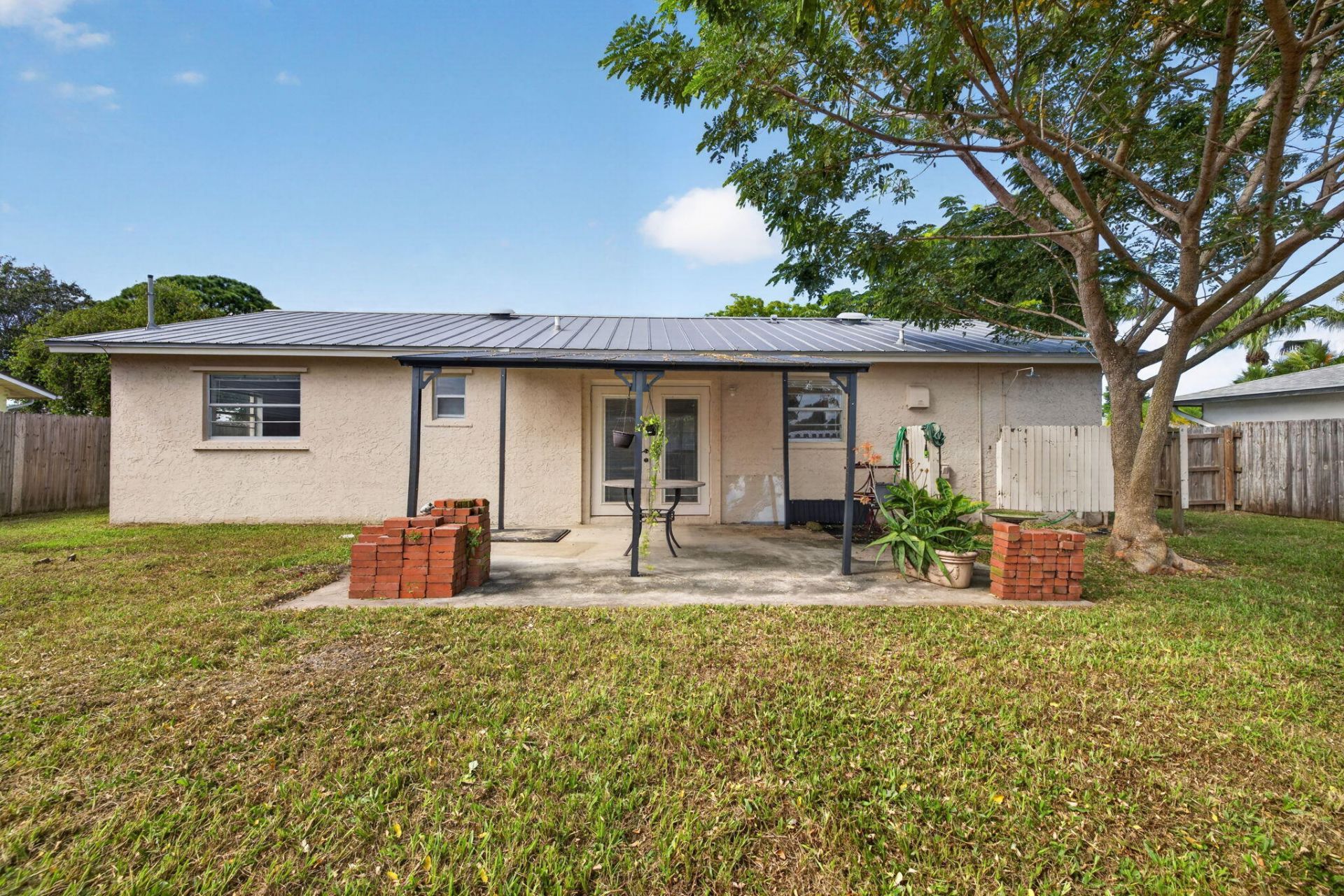 1860 SE Madison Street, Stuart, FL 34997 Photo