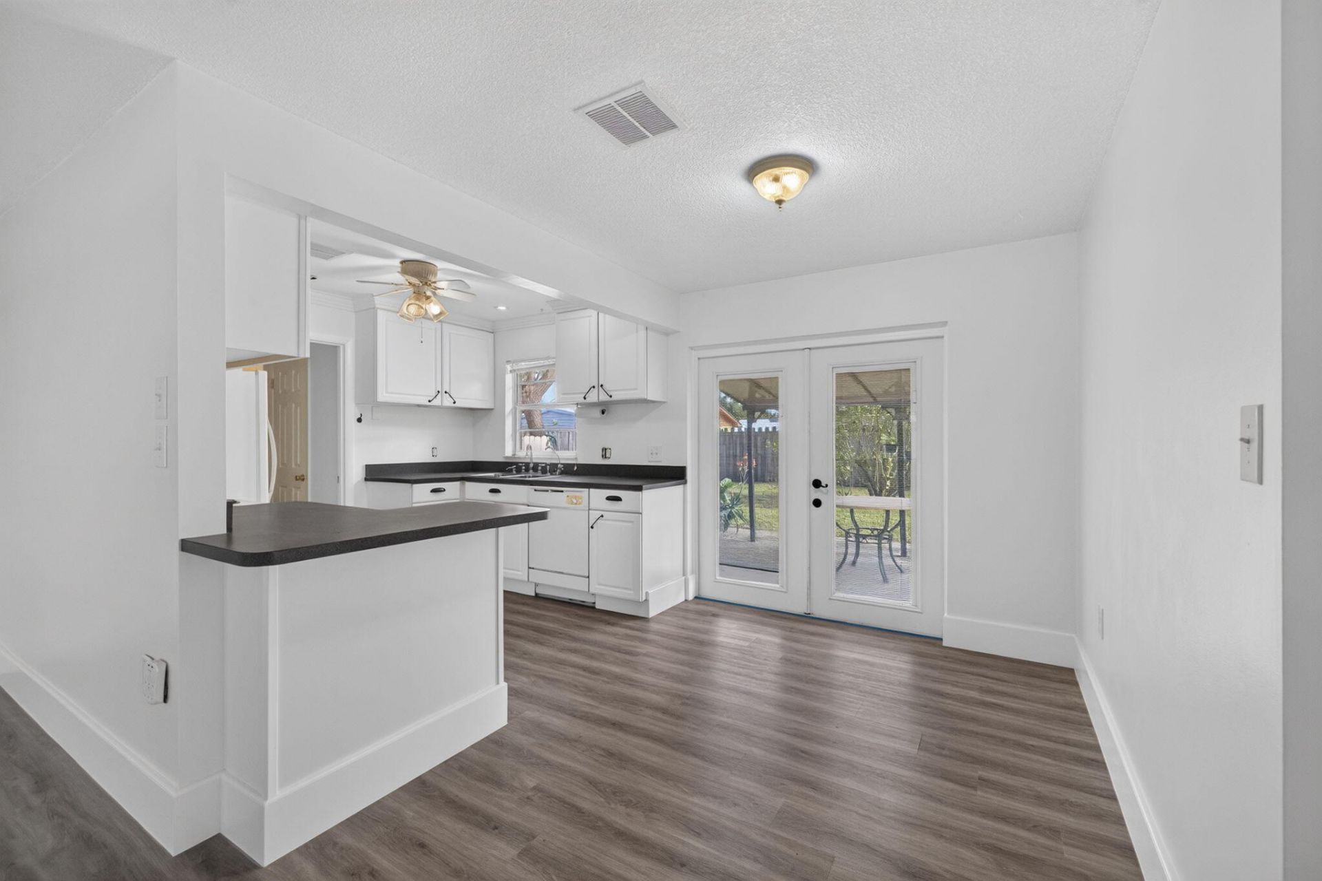 1860 SE Madison Street, Stuart, FL 34997 Photo