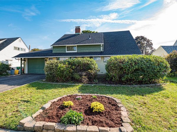32 Swing Lane, Levittown, NY 11756