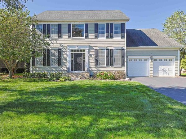 7 Tournament Drive S, Hawthorn Woods, IL 60047