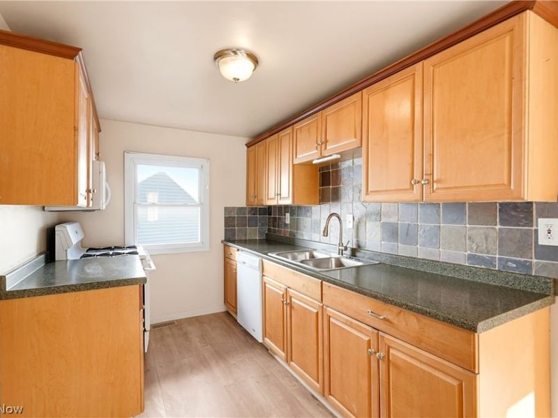 452 Campers Drive, Mentor, OH 44095 Photo 12