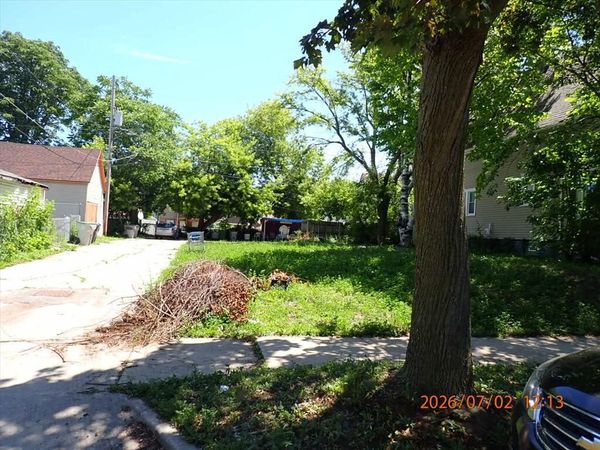 3262 N 1ST STREET, Milwaukee, WI 53202