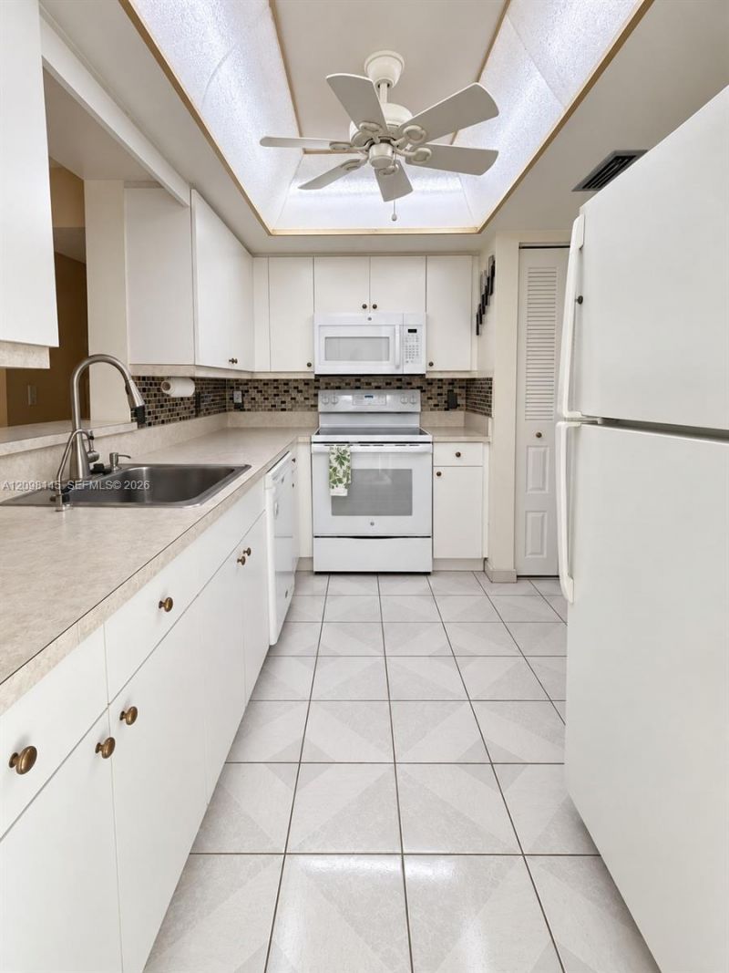 7341 NW 18th St , Unit 102, Margate, FL 33063 Photo
