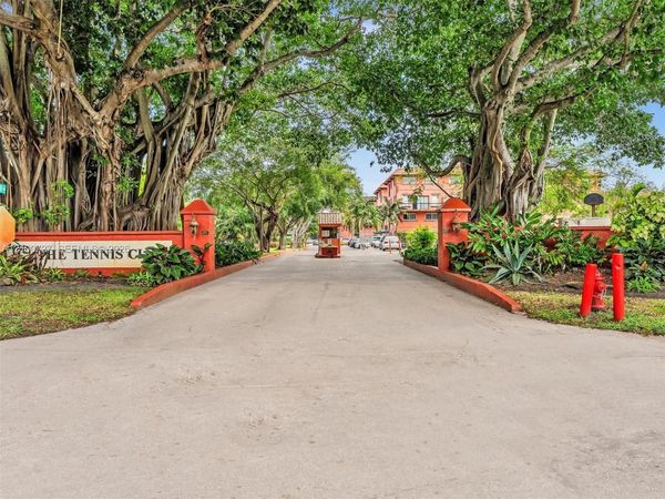 620 Tennis Club Dr , Unit 301, Fort Lauderdale, FL 33311