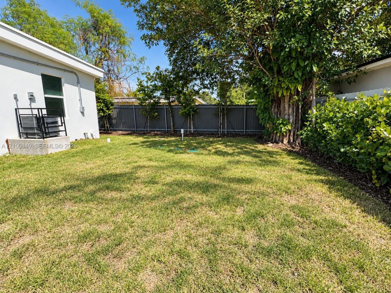 1066 NW 100th Ter , Unit 1, Miami, FL 33150 Photo