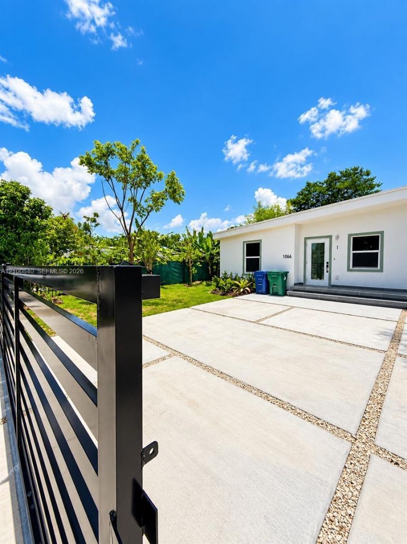 1066 NW 100th Ter , Unit 1, Miami, FL 33150 Photo