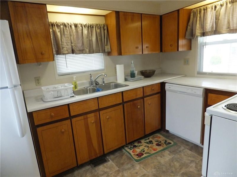 99 Palace, West Carrollton, OH 45449 Photo 10
