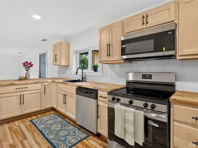 8869 Walnut Street, Lakeview, OH 43331 Photo 8