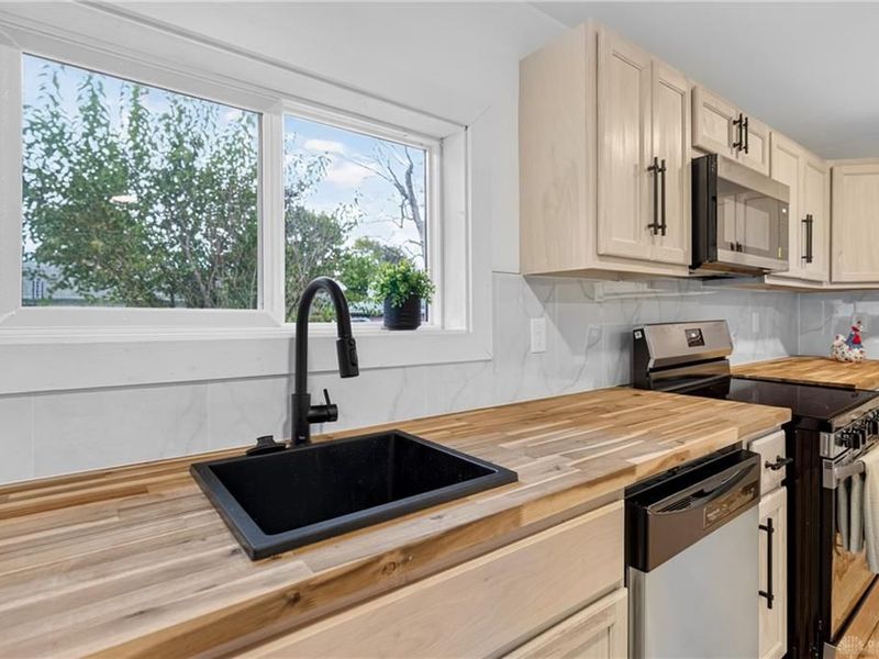 8869 Walnut Street, Lakeview, OH 43331 Photo 9