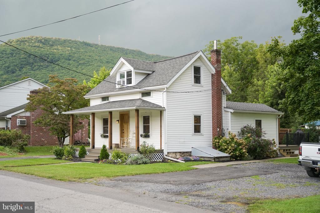 145 N DERRY AVENUE, YEAGERTOWN, PA 17099