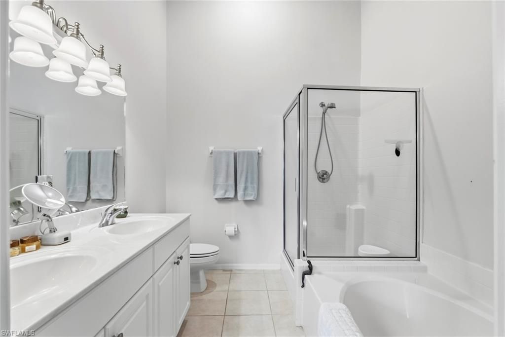 359 Dover Pl , Unit 203, Naples, FL 34104 Photo