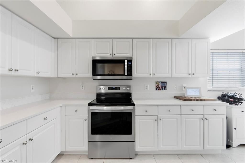 359 Dover Pl , Unit 203, Naples, FL 34104 Photo