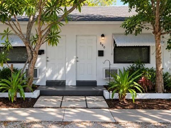 560 NE 15th Avenue, Fort Lauderdale, FL 33301