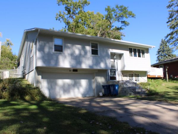 411 Holland Street , Le Claire, IA 52753