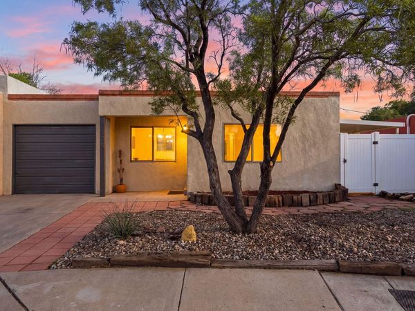 325 Shannon Place NW, Albuquerque, NM 87107
