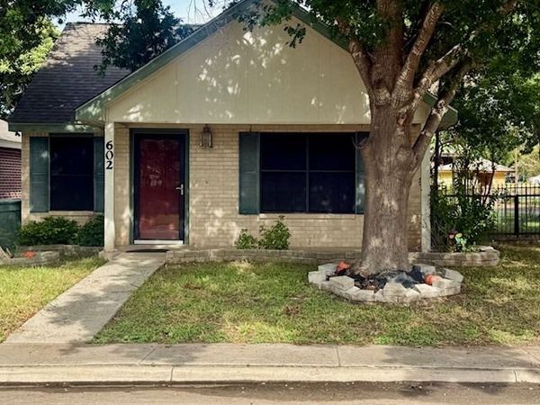 602 N 2nd St, Uvalde, TX 78801