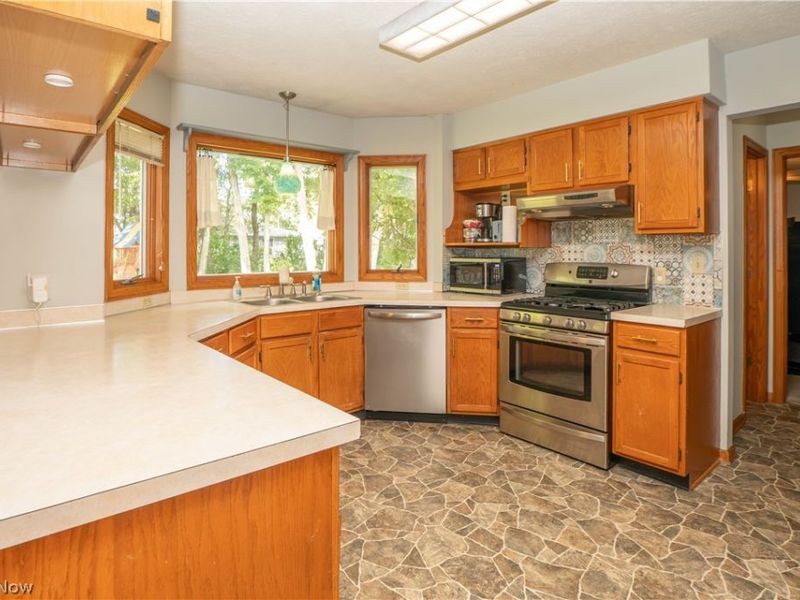 498 Herbert Road, Akron, OH 44312 Photo 12