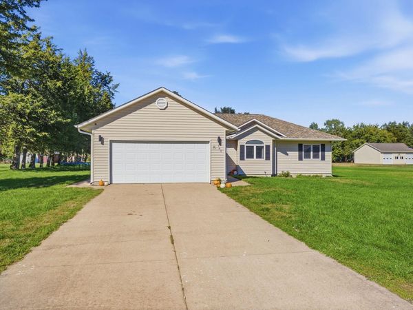 143 EMERALD LN, Fruitland, IA 52749