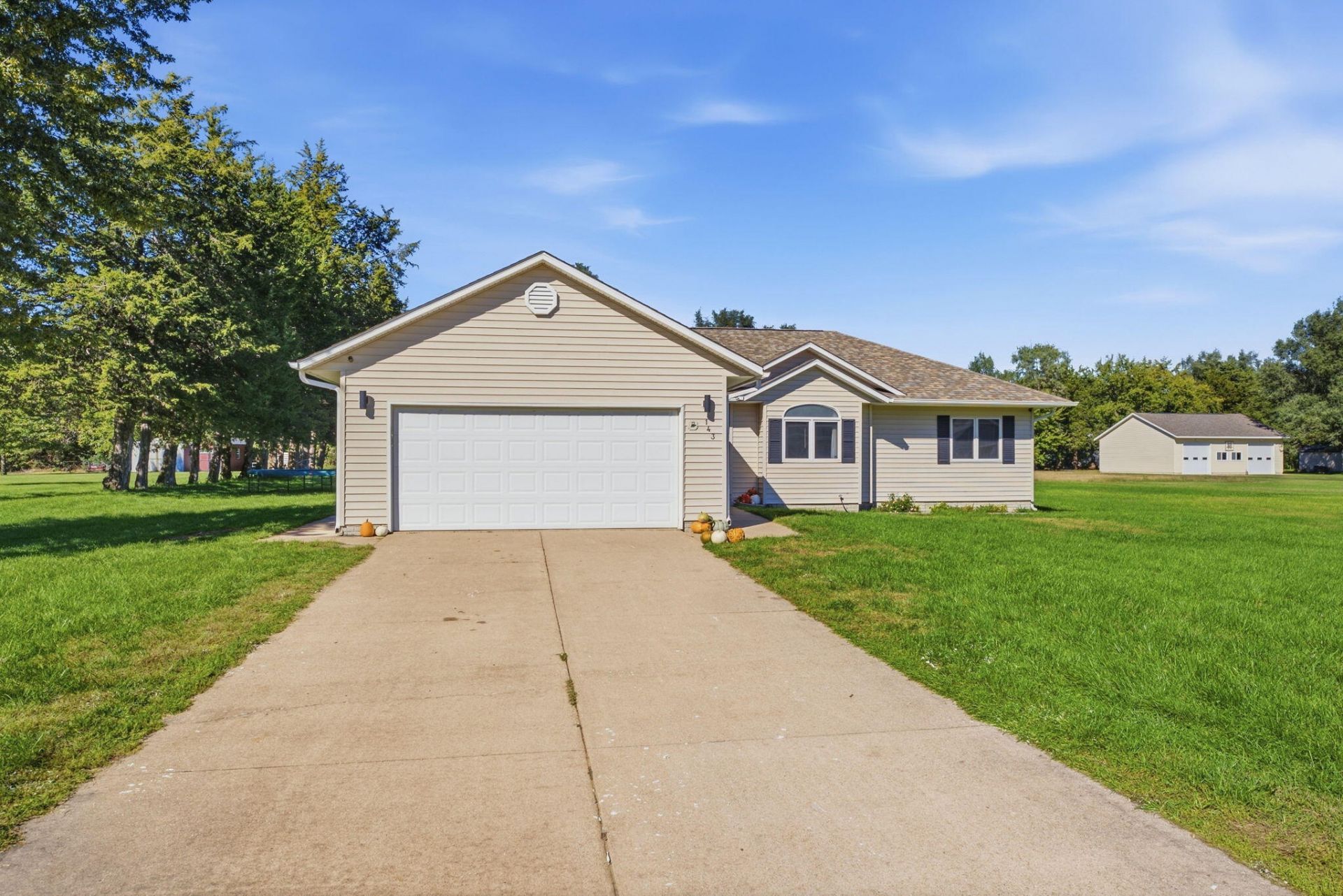 143 Emerald Ln, Fruitland, IA 52749 Main Photo
