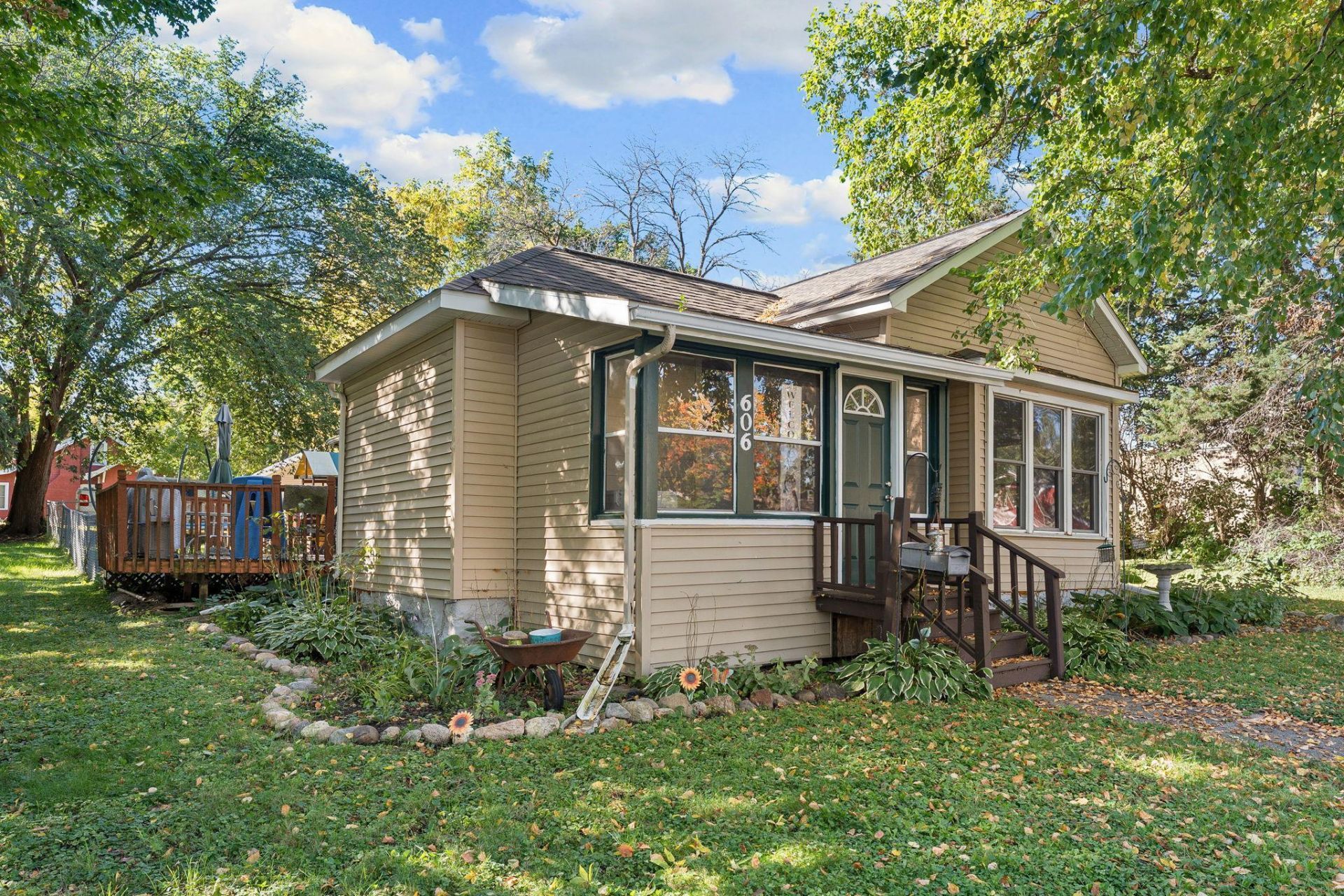 606 4th Avenue Ne, Waseca, MN 56093 Main Photo