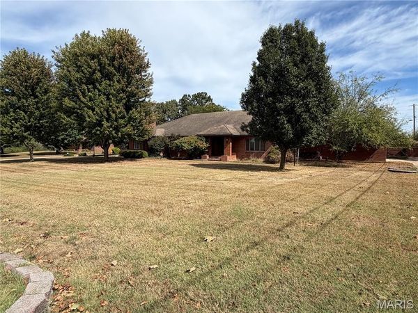 154 Manors Drive, Lebanon, MO 65536
