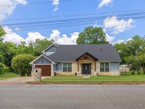 502 W Fawns Street , Caldwell, TX 77836