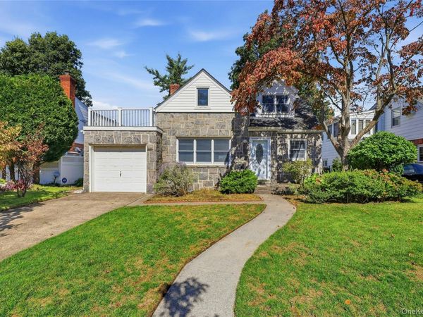 41 Oak Drive , New Hyde Park, NY 11040
