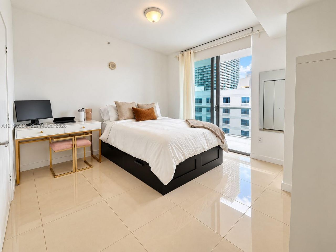 79 SW 12th St , Unit 1706-S, Miami, FL 33130 Photo