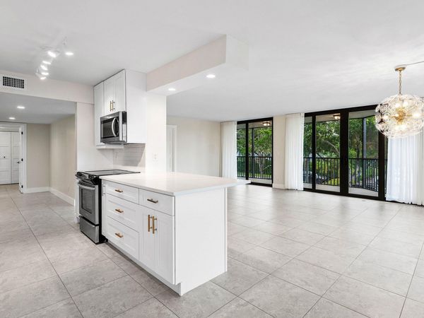 800 JEFFERY Street, Unit 201, Boca Raton, FL 33487