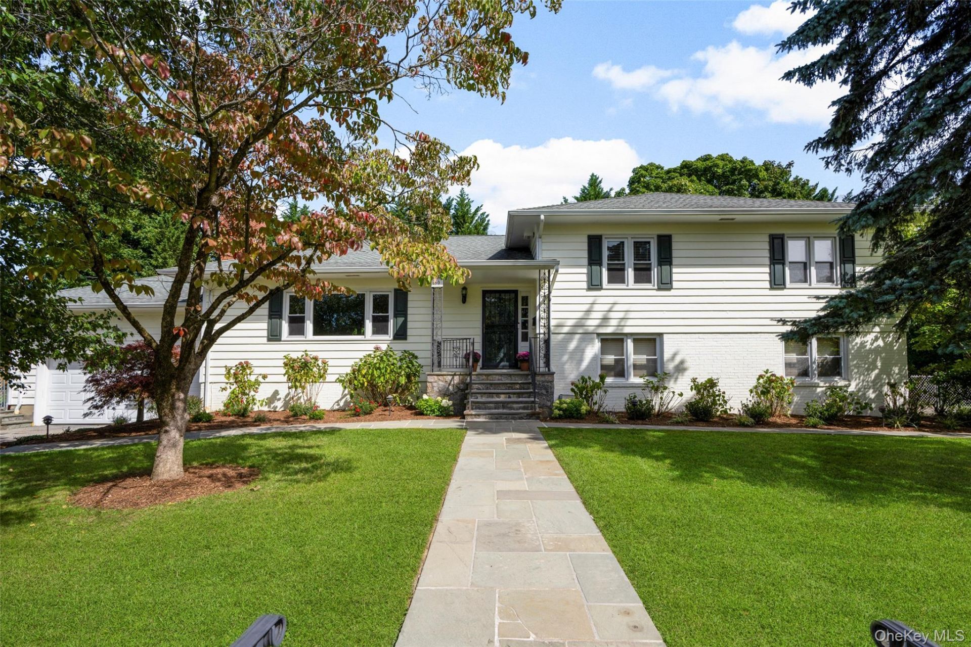 30 Antler Place, New Rochelle, NY 10804 Main Photo