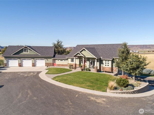 55776 Bay Area Drive NE, Electric City, WA 99123