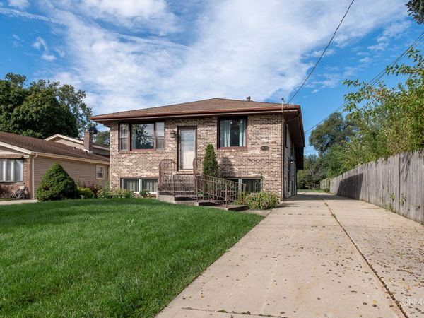 4 N 270 9th Avenue , Addison, IL 60101