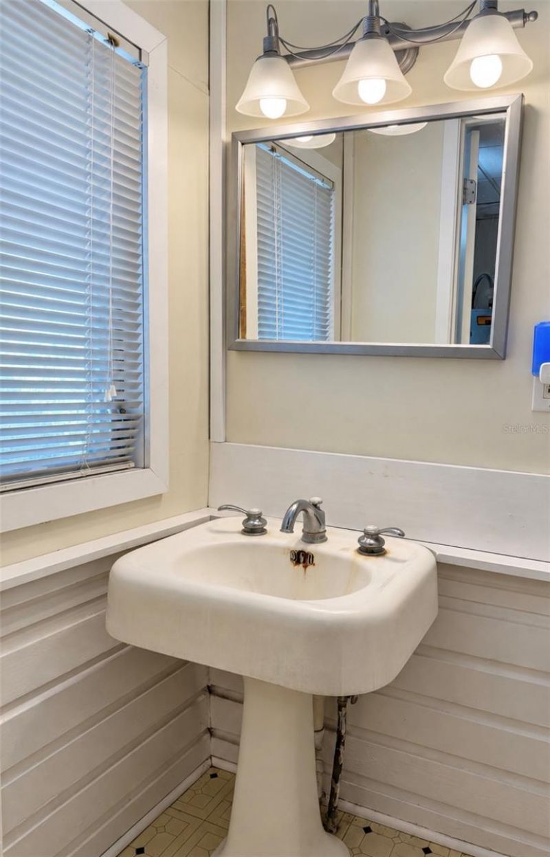 950 10th Street N, Saint Petersburg, FL 33705 Photo