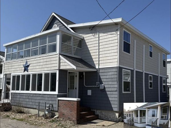 7 Dover Avenue, Hampton, NH 01830