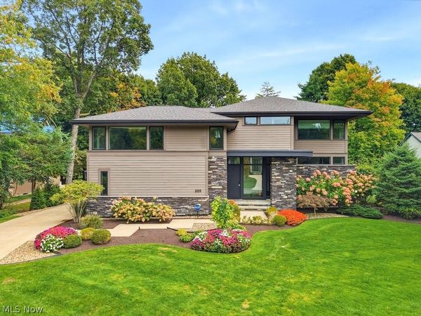 205 Lakehurst Drive , Bratenahl, OH 44108