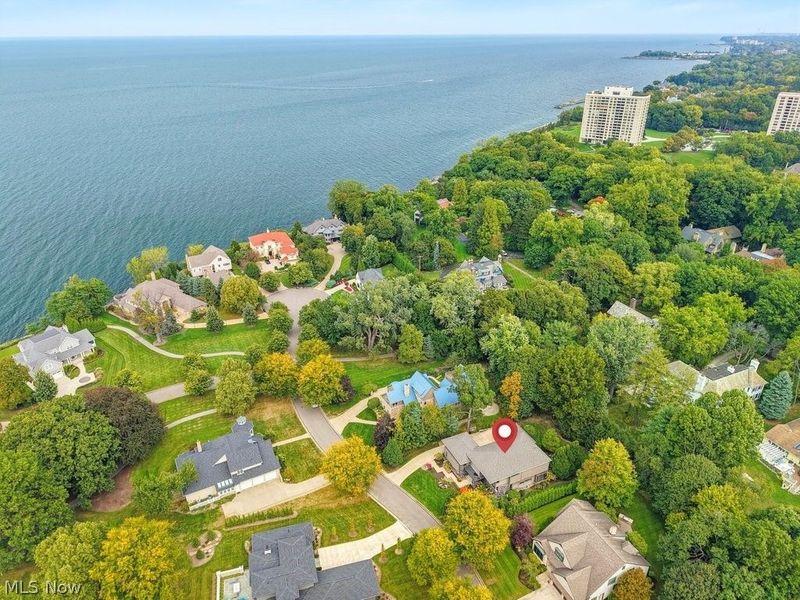 205 Lakehurst Drive, Bratenahl, OH 44108 Photo 2