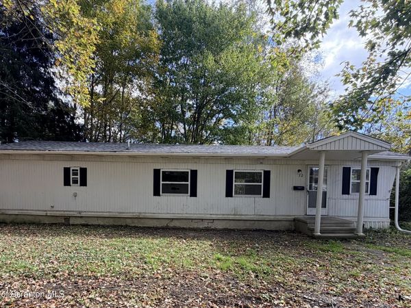 32 McCabe Avenue , Carbondale, PA 18407