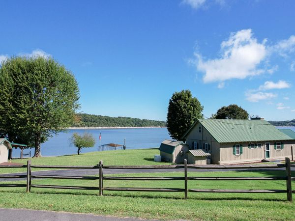 2464 Roundhouse Road, Dandridge, TN 37725