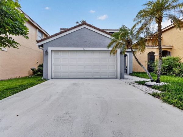 7823 SPRINGFIELD LAKE Drive, Lake Worth, FL 33467