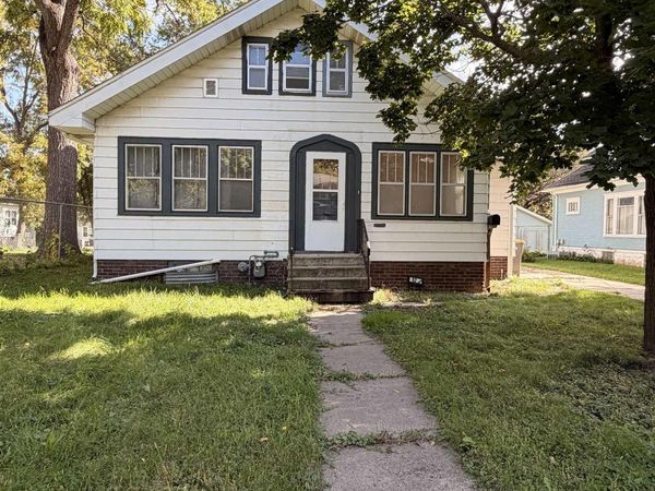925 N Pennsylvania Avenue, Mason City, IA 50401