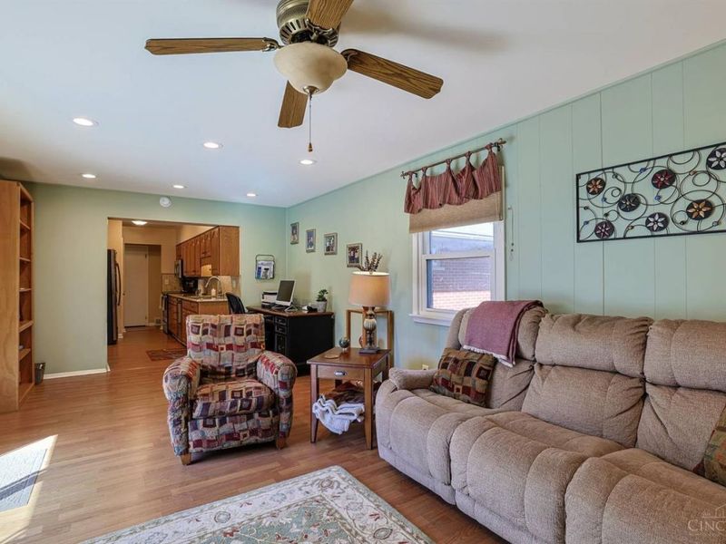 8410 Sunrise Avenue, Springfield Township, OH 45231 Photo 10