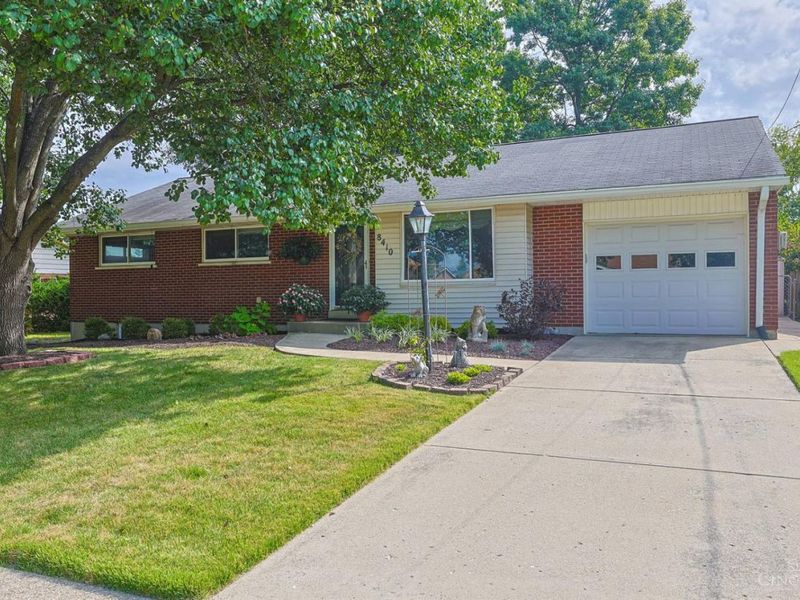 8410 Sunrise Avenue, Springfield Township, OH 45231 Photo 2