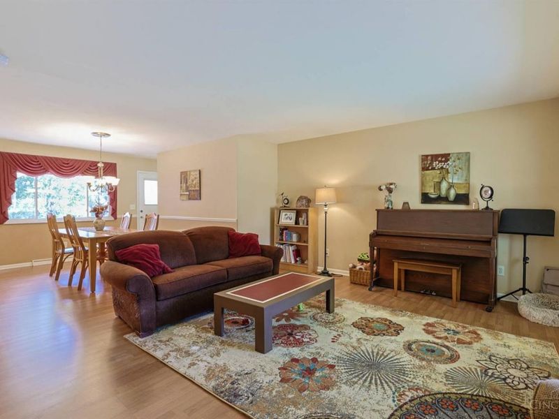 8410 Sunrise Avenue, Springfield Township, OH 45231 Photo 6