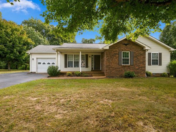 103 W Dell Rd , Dickson, TN 37055