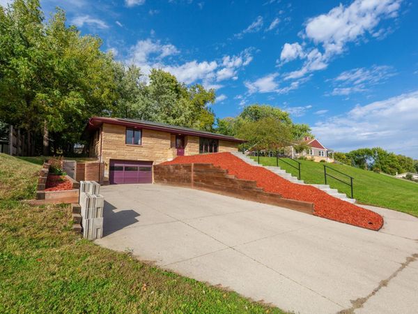 905 4th Avenue SE, Waseca, MN 56093