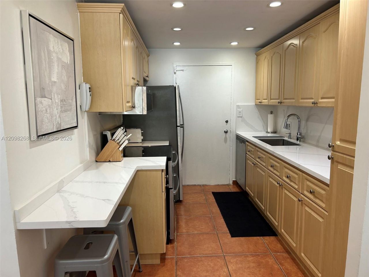 5401 Collins Ave, Unit 612, Miami Beach, FL 33140 Photo