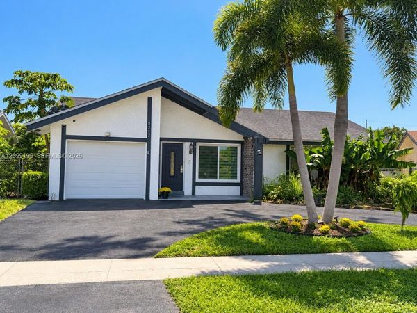 8212 SW 13th St , North Lauderdale, FL 33068