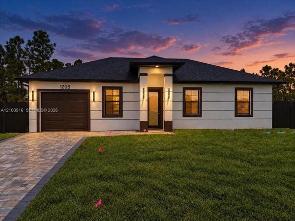 1205 Damen St E , Lehigh Acres, FL 33974
